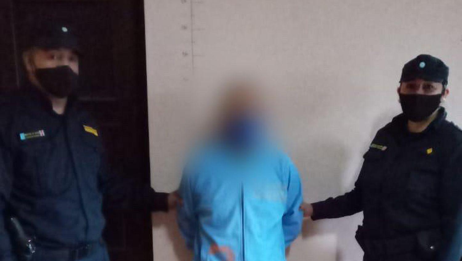 Detienen a un quiosquero de La Banda acusado de abusar de tres menores de edad
