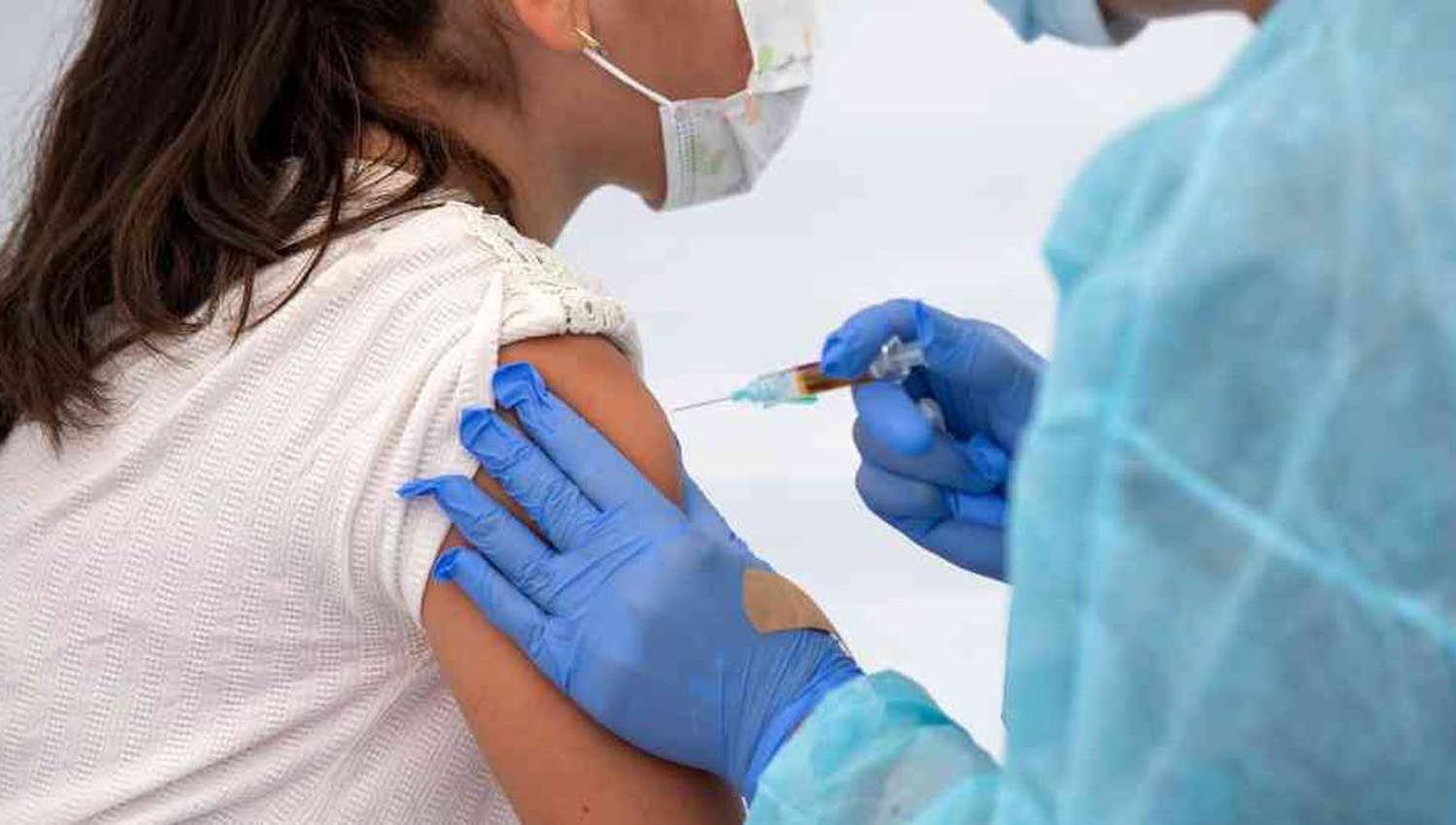 Pfizer y BioNTech esperan tener la vacuna contra el coronavirus para los nintildeos en septiembre de 2021