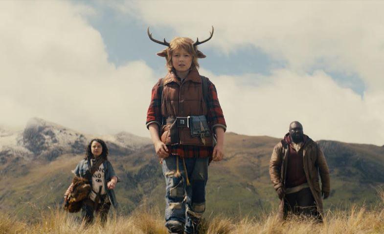 Netflix estrenaraacute el 4 de junio Sweet Tooth la historia de un nintildeo hiacutebrido que es parte venado y parte humano