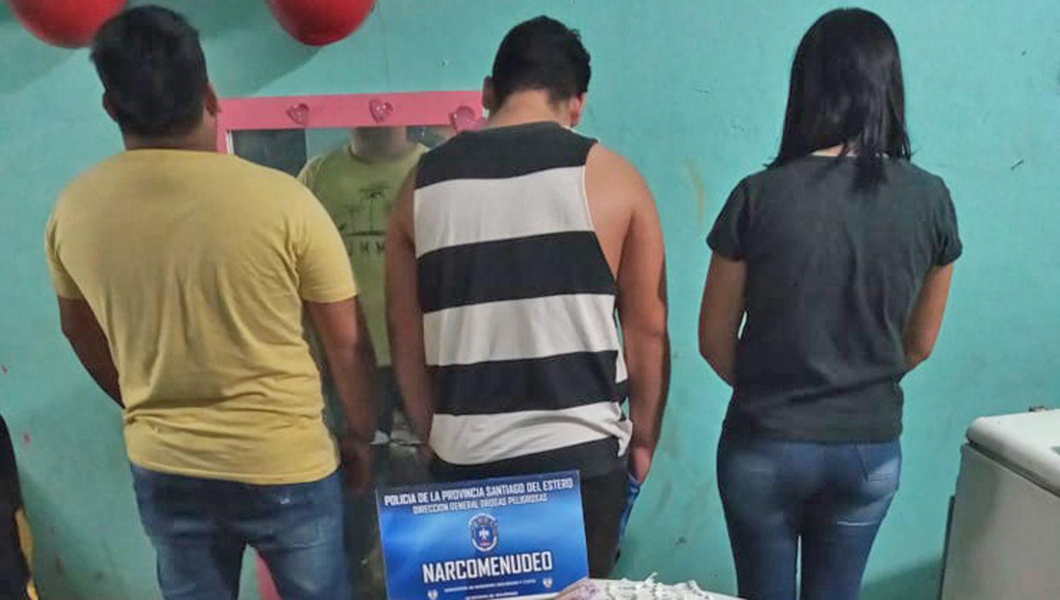 Apresan a padre e hijos en redada antidrogas con secuestro de maacutes de medio milloacuten de pesos