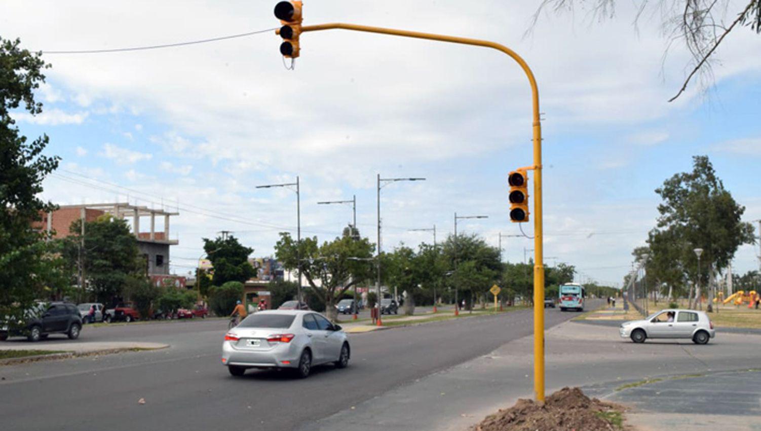 La Municipalidad avanza con la instalacioacuten de nuevos semaacuteforos
