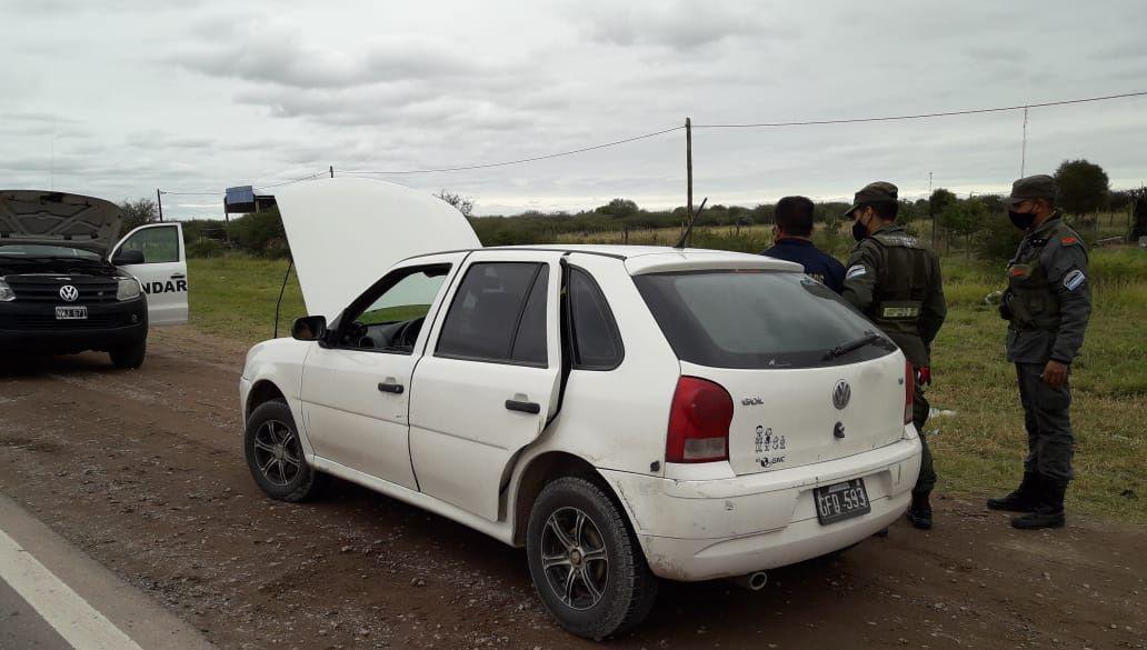 VIDEO- Interceptan un auto que traiacutea 7 kilos de cocaiacutena desde Salta a la capital santiaguentildea