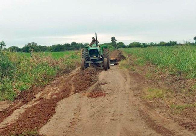 Realizan mantenimiento de diferentes caminos en parajes de Cantildeada Escobar