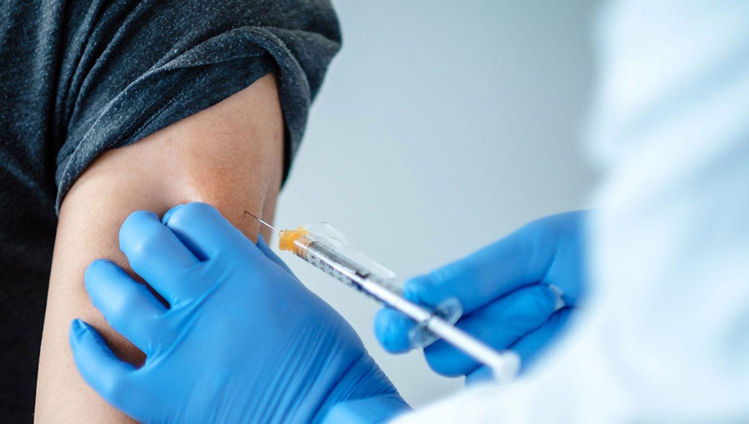 La Unioacuten Europea ldquodispuesta a discutirrdquo la liberacioacuten de las patentes de las vacunas contra el coronavirus