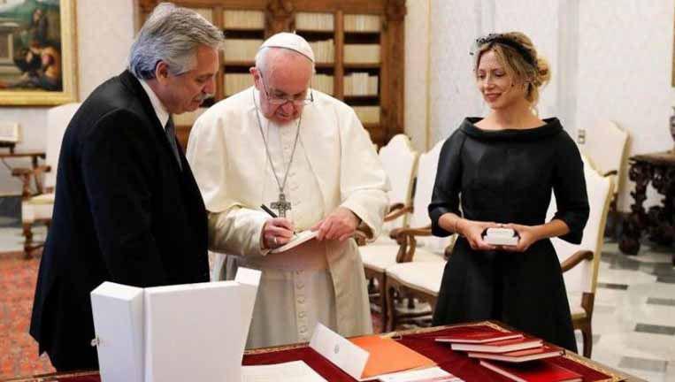 El Presidente realizaraacute una gira por Portugal Espantildea Francia e Italia en la que incluiraacute un encuentro con el Papa
