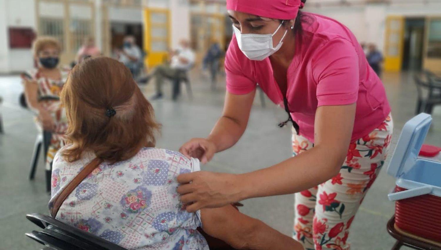 Entre el lunes y el viernes de esta semana Argentina logroacute un reacutecord de vacunacioacuten