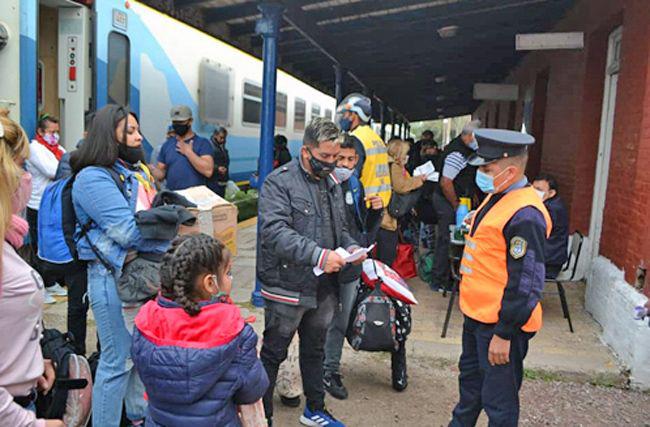 Realizan estricto control sanitario en la estacioacuten de trenes de Colonia Dora