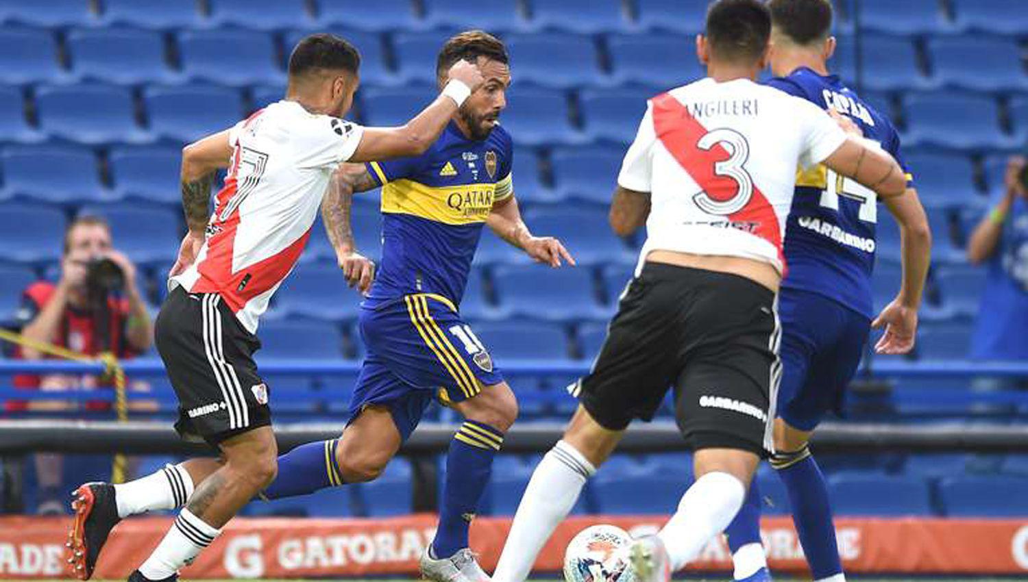 El pronoacutestico sataacutenico del tarotista de Boca sobre el Superclaacutesico en la Bombonera