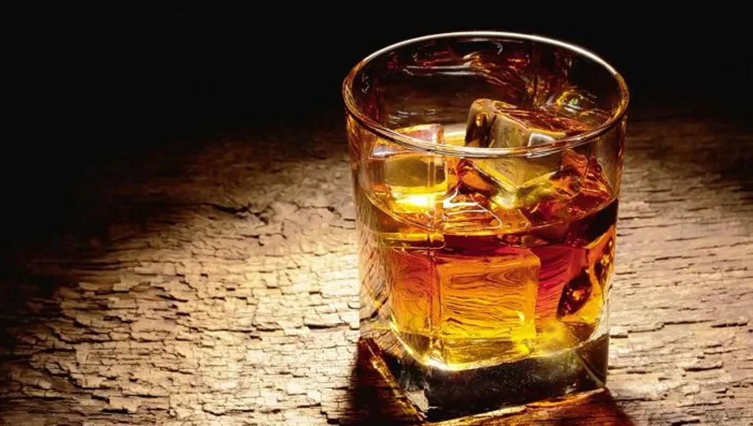 La curiosa historia del whisky maacutes antiguo del mundo- su duentildeo fue un magnate financiero y ahora sale a subasta