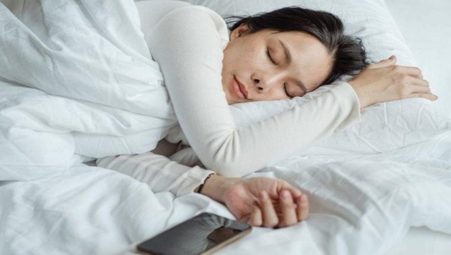 El trabajo sontildeado- Una compantildeiacutea paga US 1500 por dormir la siesta