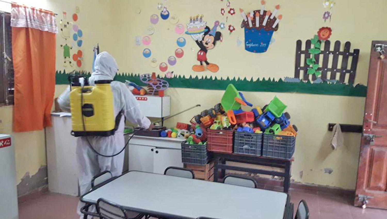 Fumigan escuelas de la ciudad de Clodomira y parajes vecinos