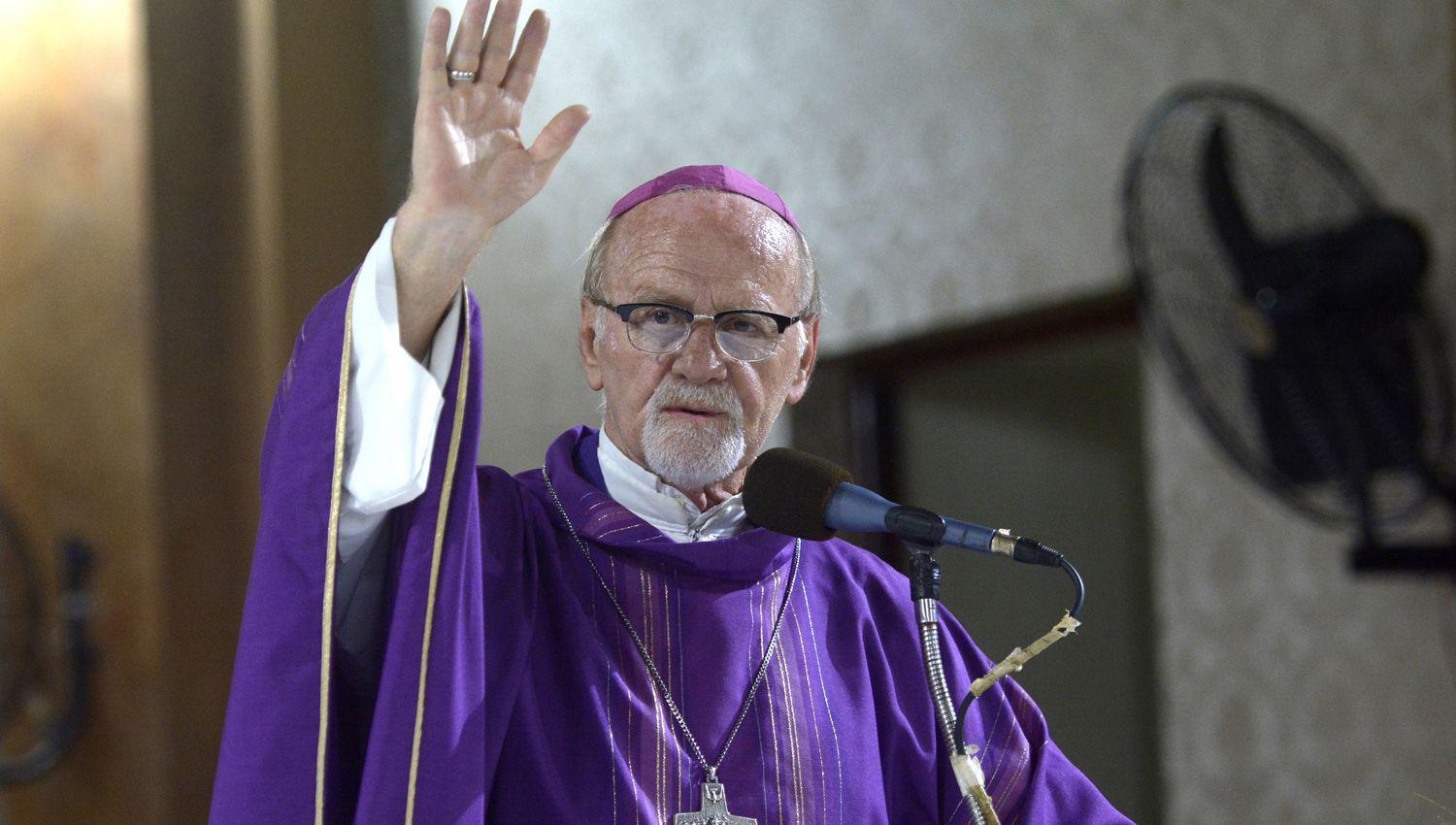El obispo Bokalic comunicoacute a la feligresiacutea coacutemo seraacute la actividad religiosa durante la nueva fase