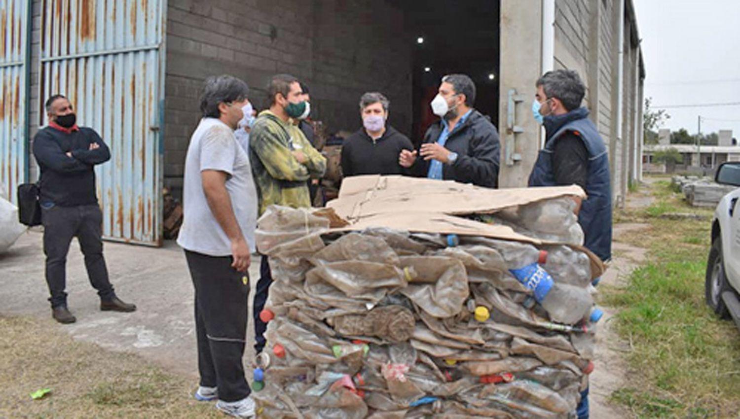 Comenzaraacute a funcionar la prensa de residuos soacutelidos en la ciudad de Friacuteas