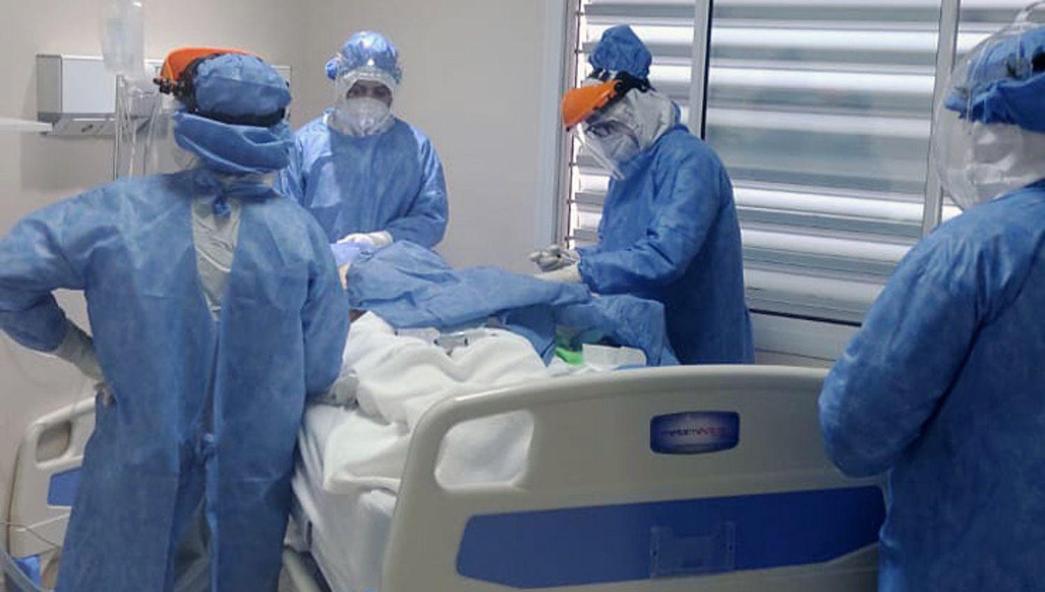 Reacutecord de muertes y contagios de coronavirus en Santiago