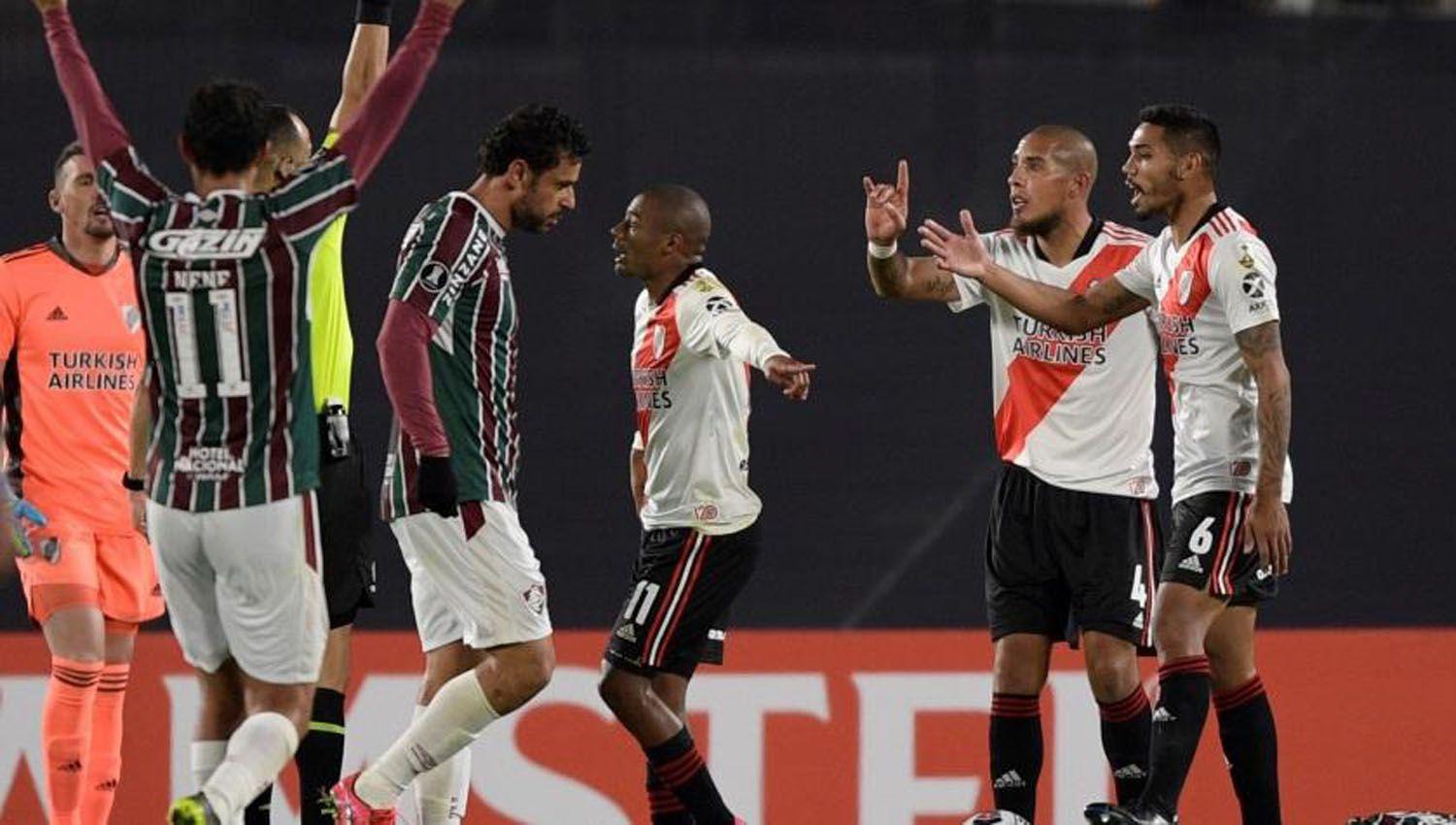 River perdioacute ante Fluminense pero a pesar del sufrimiento avanzoacute a los octavos