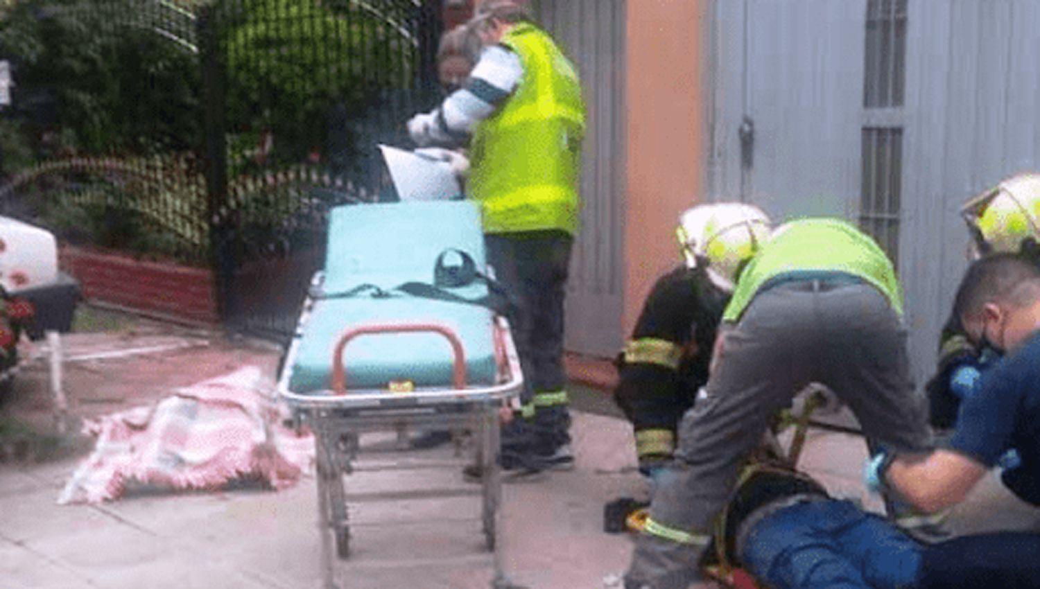 Un ladroacuten de 18 antildeos murioacute al estrellarse contra una reja cuando escapaba de la policiacutea