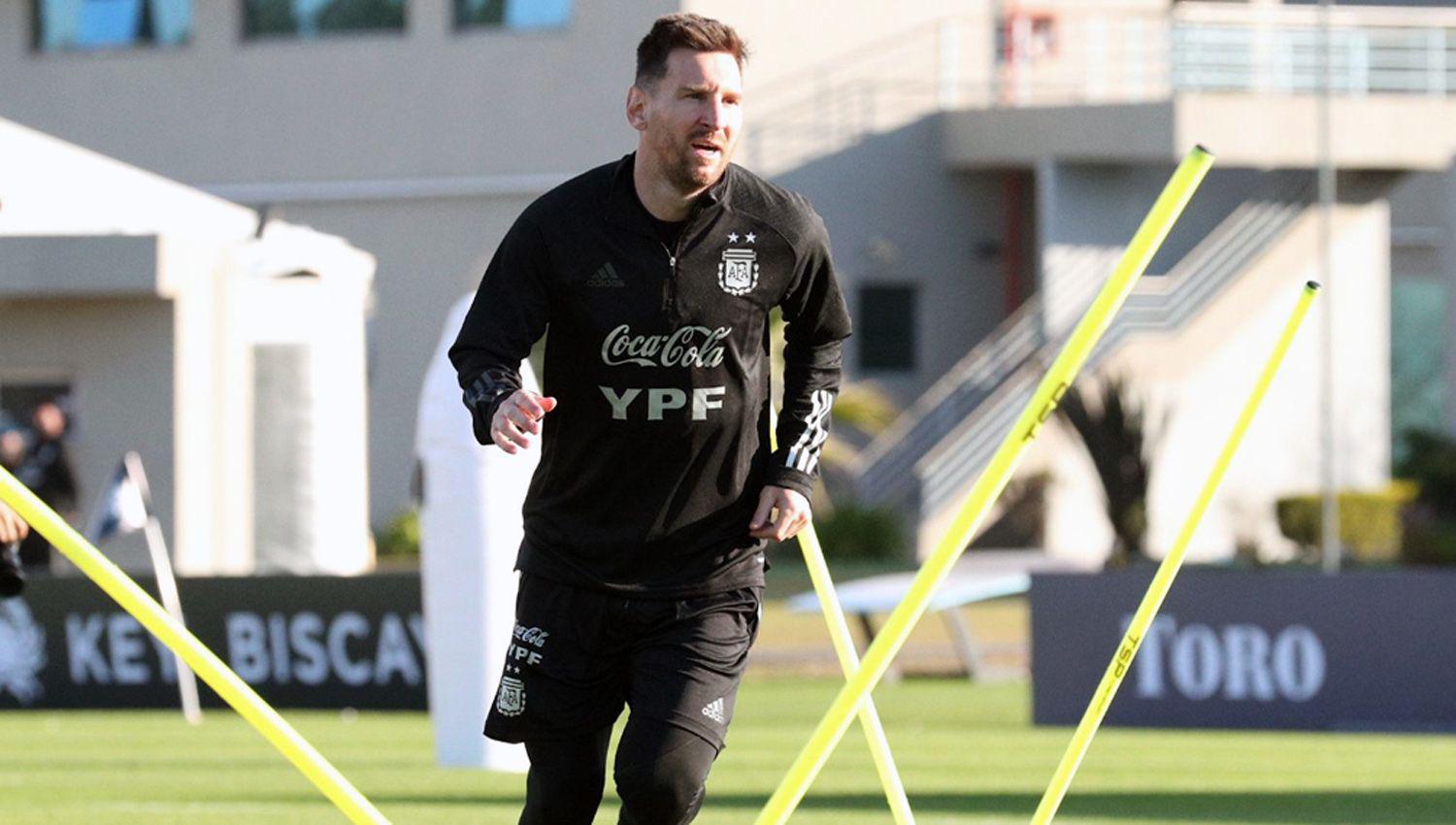 Messi es el abanderado de la selección argentina que se presentar� en el Estadio Único Madre de Ciudades
el próximo jueves 3 de junio ante Chile