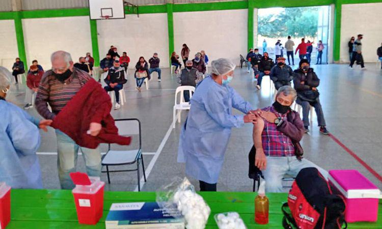 En Sumampa califican de exitosa la campantildea de vacunacioacuten antiCovid