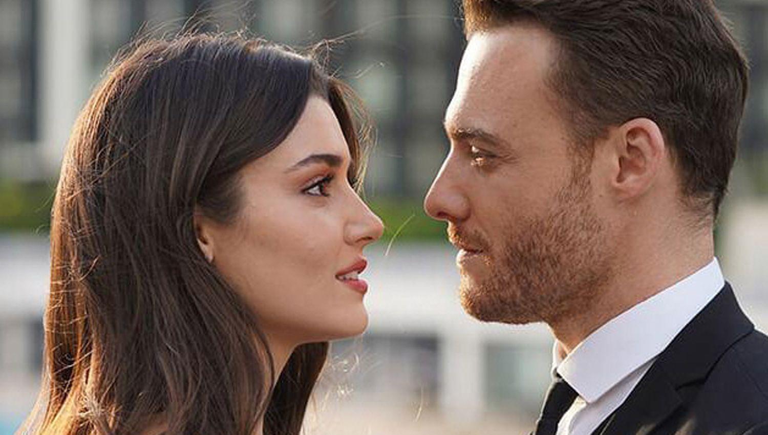 La pareja iniciar un romance de mentira que ir ganando el corazón de ambos