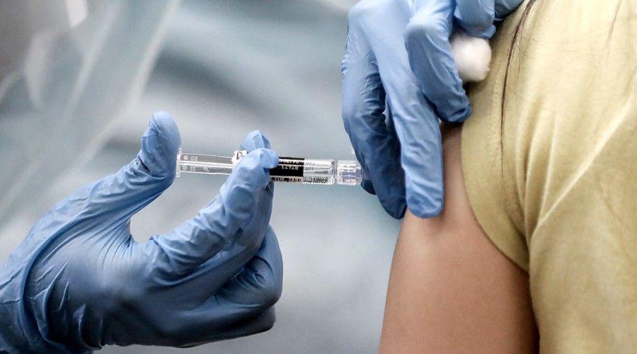 Comienza la vacunacioacuten a personas de 40 a 44 antildeos de Capital y La Banda