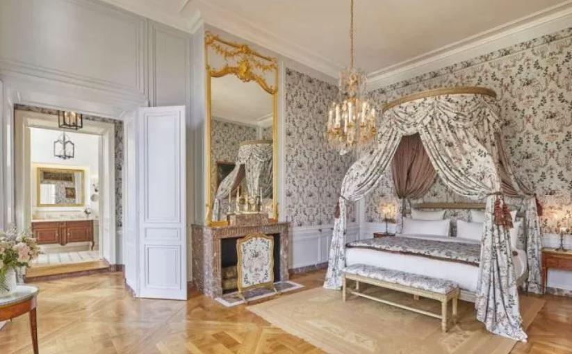 En el Palacio de Versalles ahora funciona un hotel- cuaacutento cuesta pasar una noche a cuerpo de rey