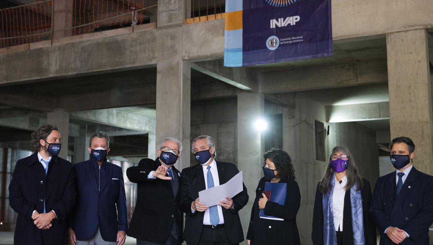 El Presidente destacoacute que el Centro Argentino de Protonterapia ayudaraacute a miles de personas afectadas por el caacutencer a mejorar su calidad de vida