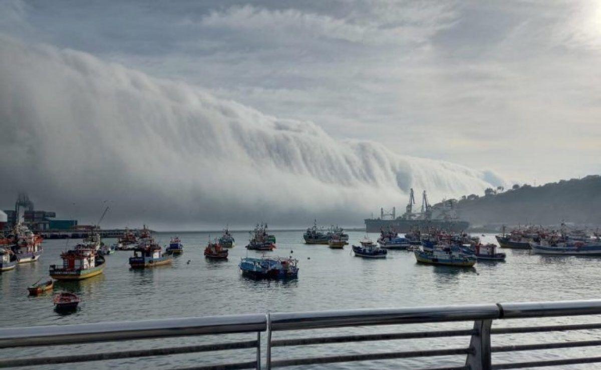 Los chilenos fueron sorprendidos por una ola de nubes digna de una peliacutecula de terror