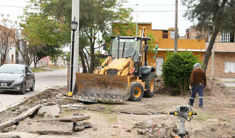 Comenzoacute la remodelacioacuten de la histoacuterica plaza del barrio Toro Yacu