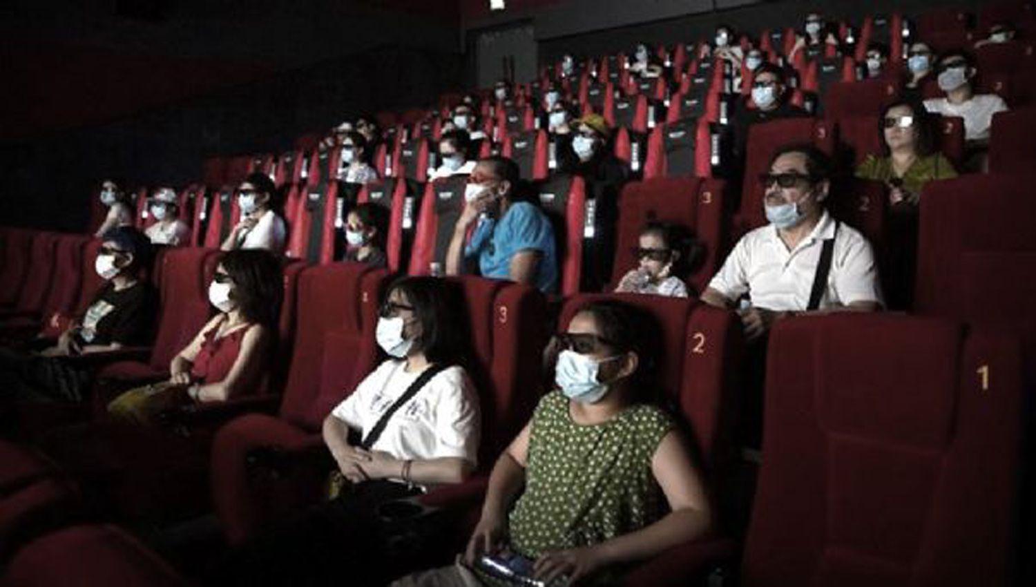 El Gobierno habilitoacute la vuelta de cines teatros y espectaacuteculos con aforo de entre 30 y 50-en-porciento-
