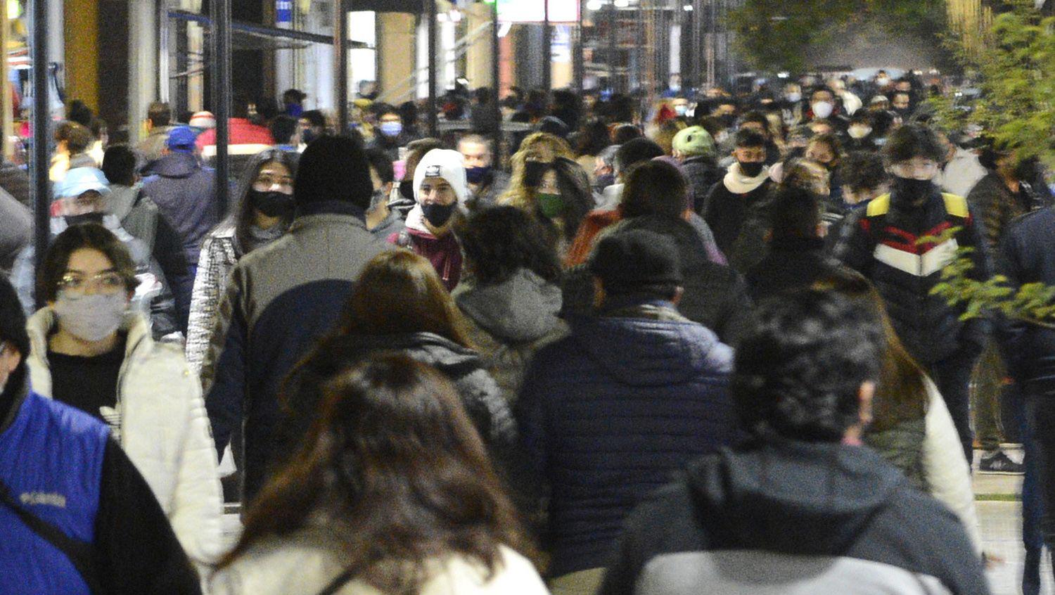 Este fin de semana se habilitan actividades no esenciales en Santiago