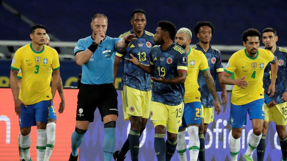 La Conmebol respaldoacute a Pitana por su decisioacuten en el gol de Brasil