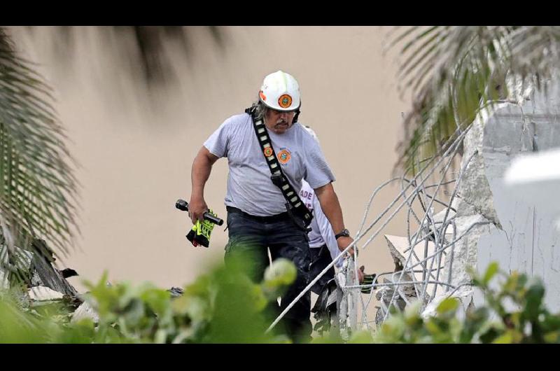 Encontraron con vida a uno de los argentinos entre los escombros en Miami