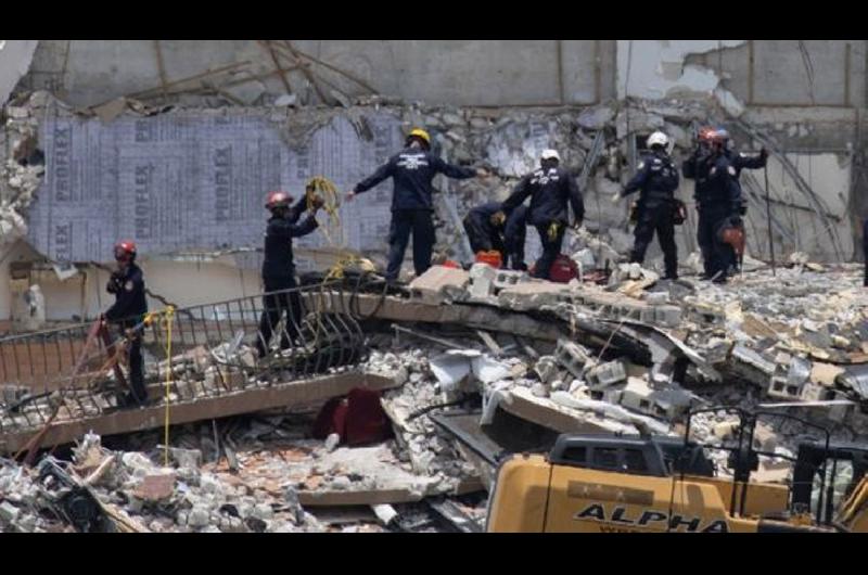 Encontraron el cuerpo de otra viacutectima y suman cinco los fallecidos por el derrumbe