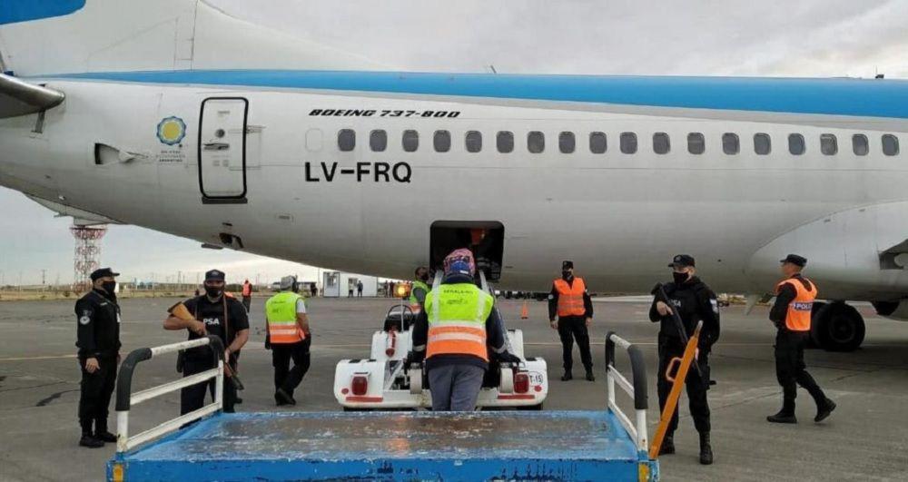 Llegoacute a Moscuacute otro vuelo en busca de vacunas Sputnik V