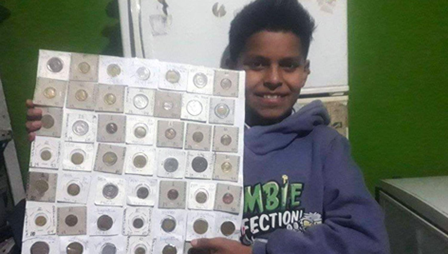 Un nintildeo antildeatuyense de 11 antildeos ya coleccionoacute 150 monedas antiguas