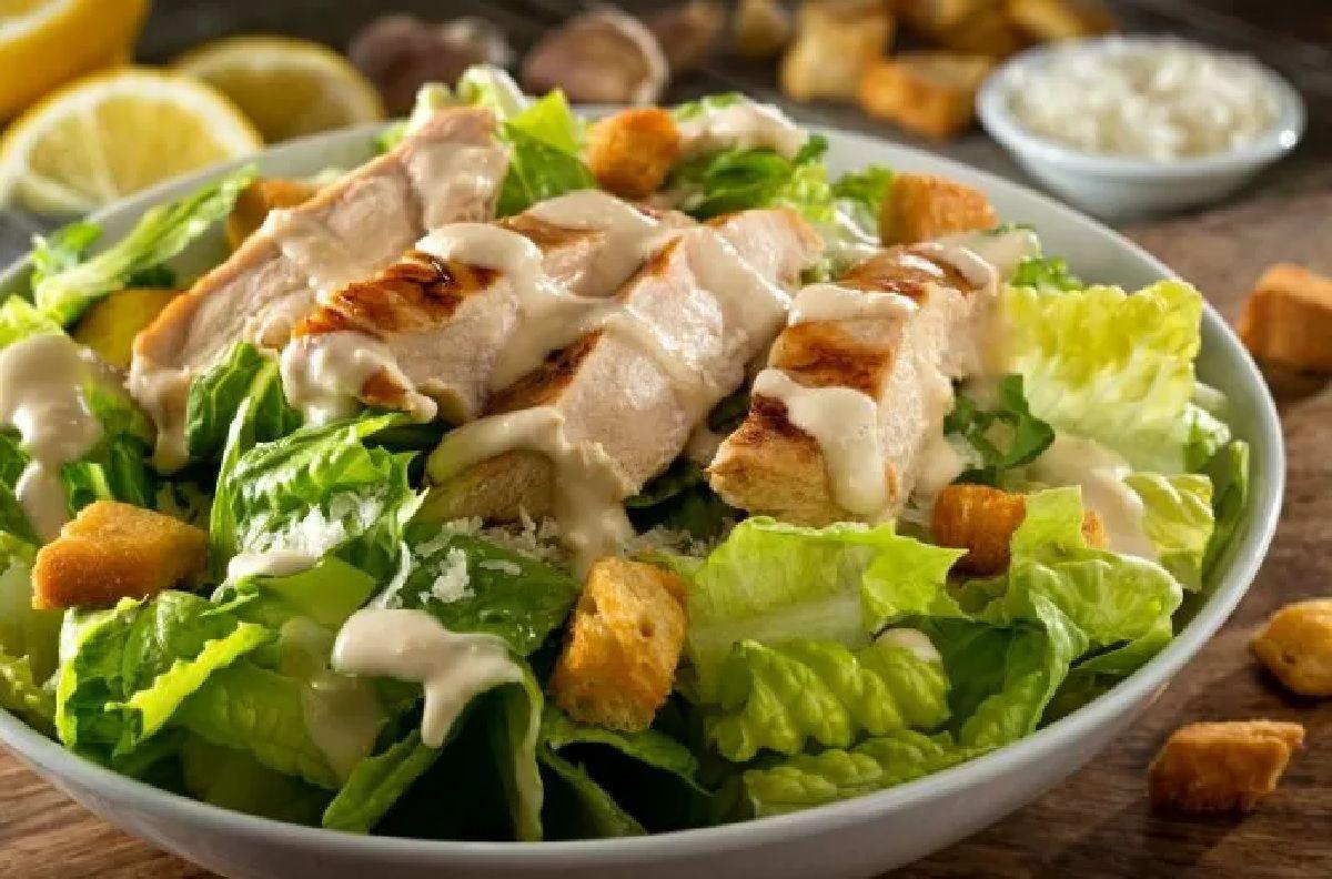 Cesar o Caesar- la historia de la ensalada maacutes pedida y el secreto de su salsa especial