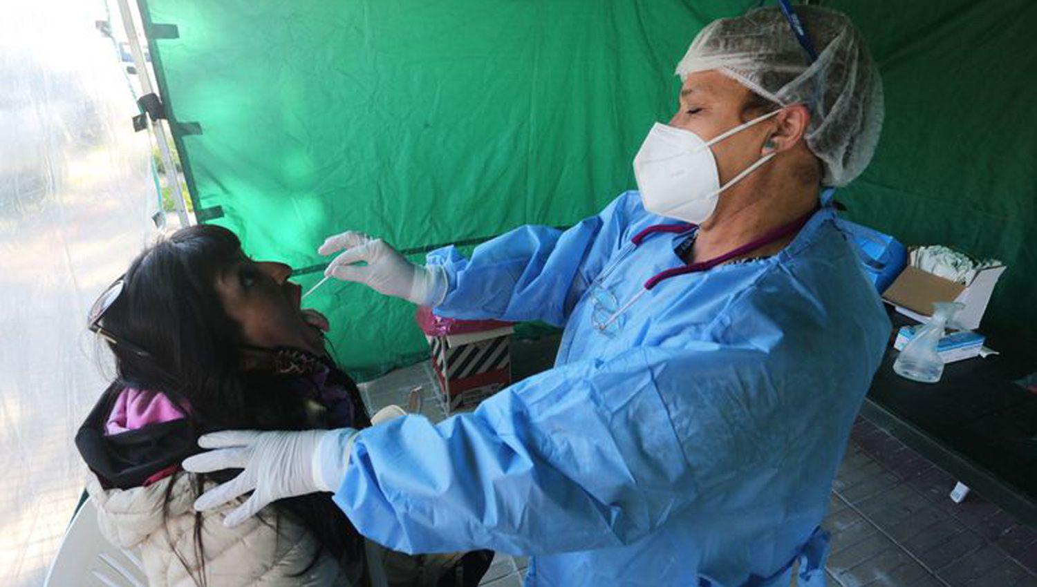 Fuerte incremento en los contagios en Santiago- 721 en las uacuteltimas 24 horas