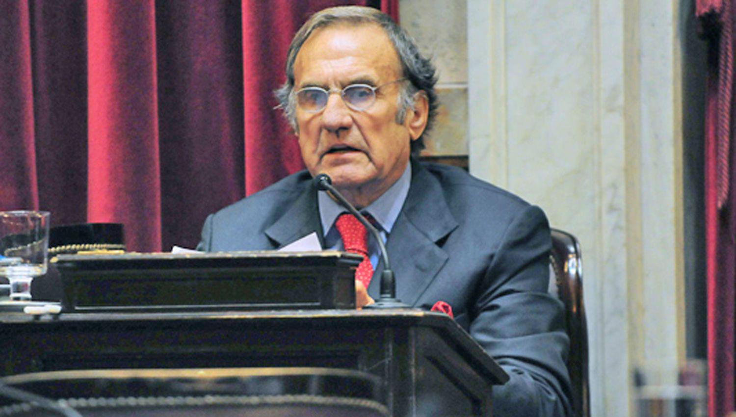 Entre muchos conceptos similares dijeron- Carlos Alberto
Reutemann fue un dirigente honesto y un gran gobernador