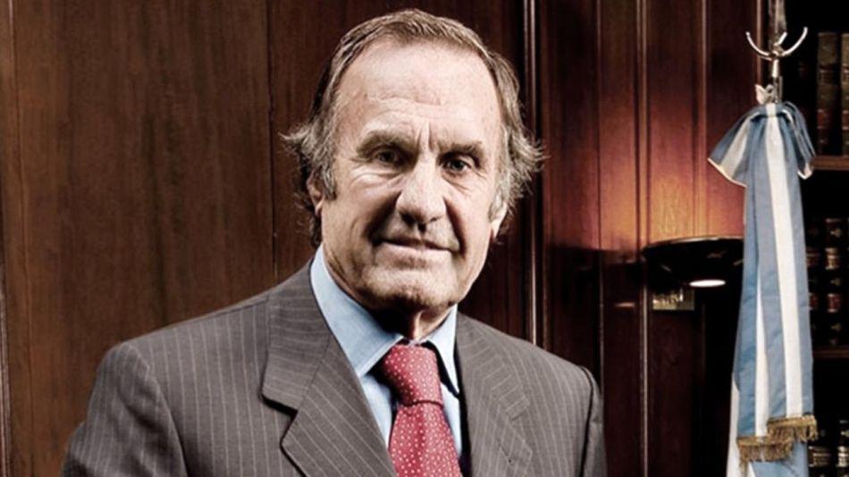 El Gobierno nacional decretoacute dos diacuteas de duelo nacional por la muerte de Carlos Reutemann