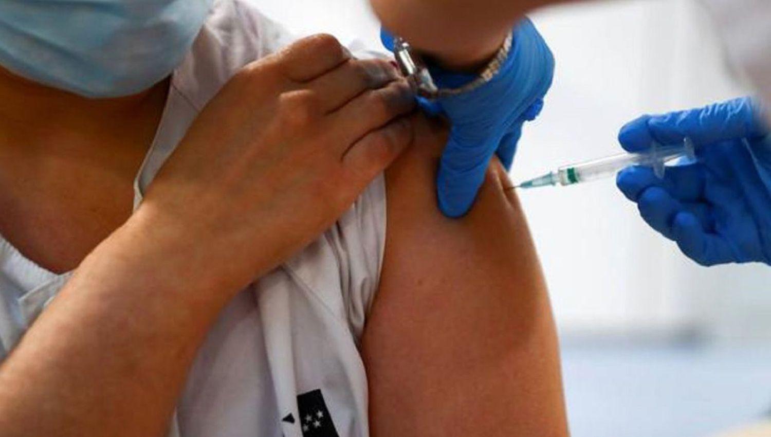 La OMS insta a no inmunizar masivamente a menores auacuten