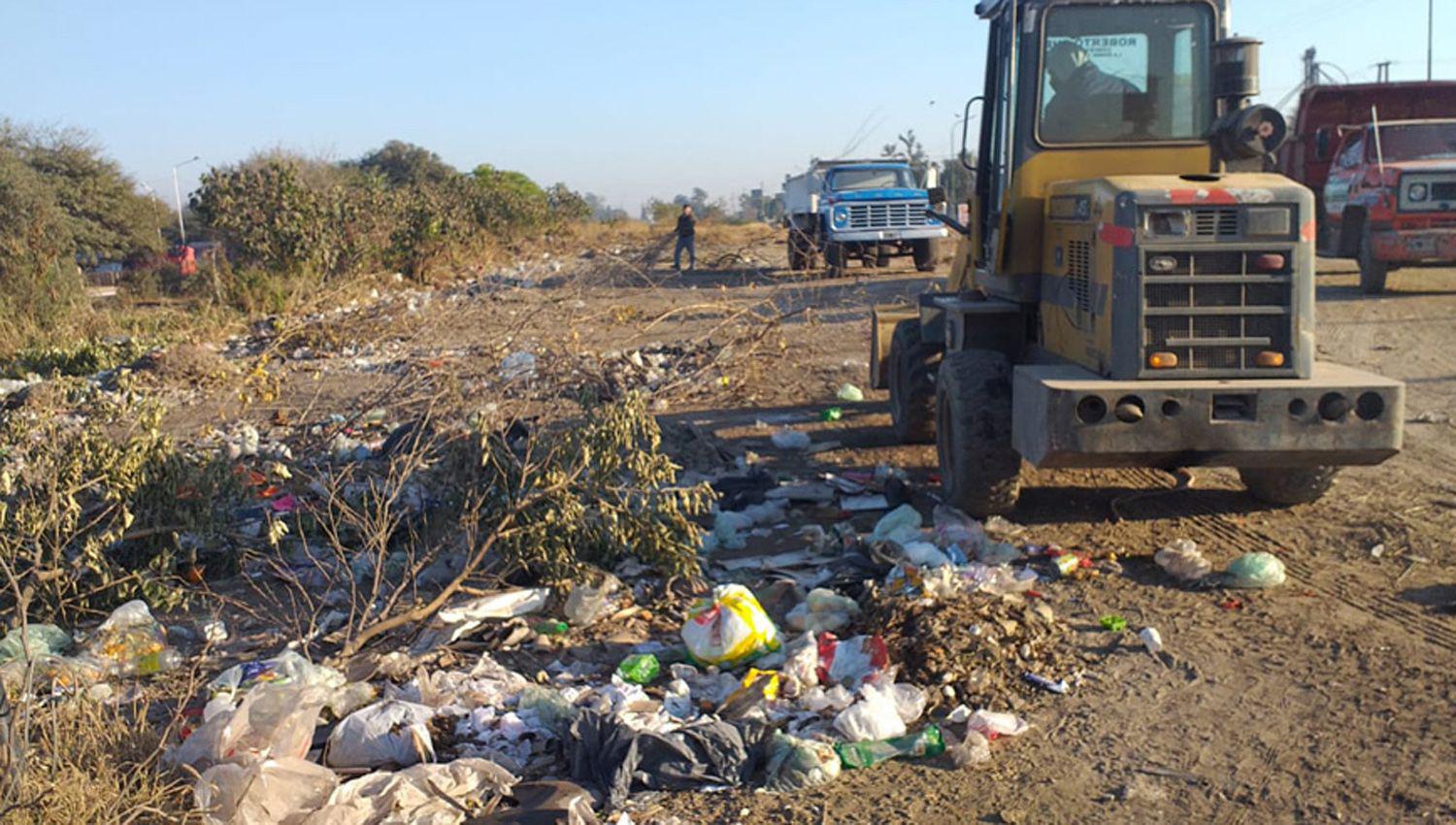 Se comenzoacute a erradicar un basural en el Bdeg Finca de Ramos