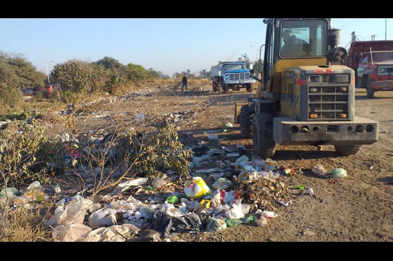 Se comenzoacute a erradicar un basural en el Bdeg Finca de Ramos