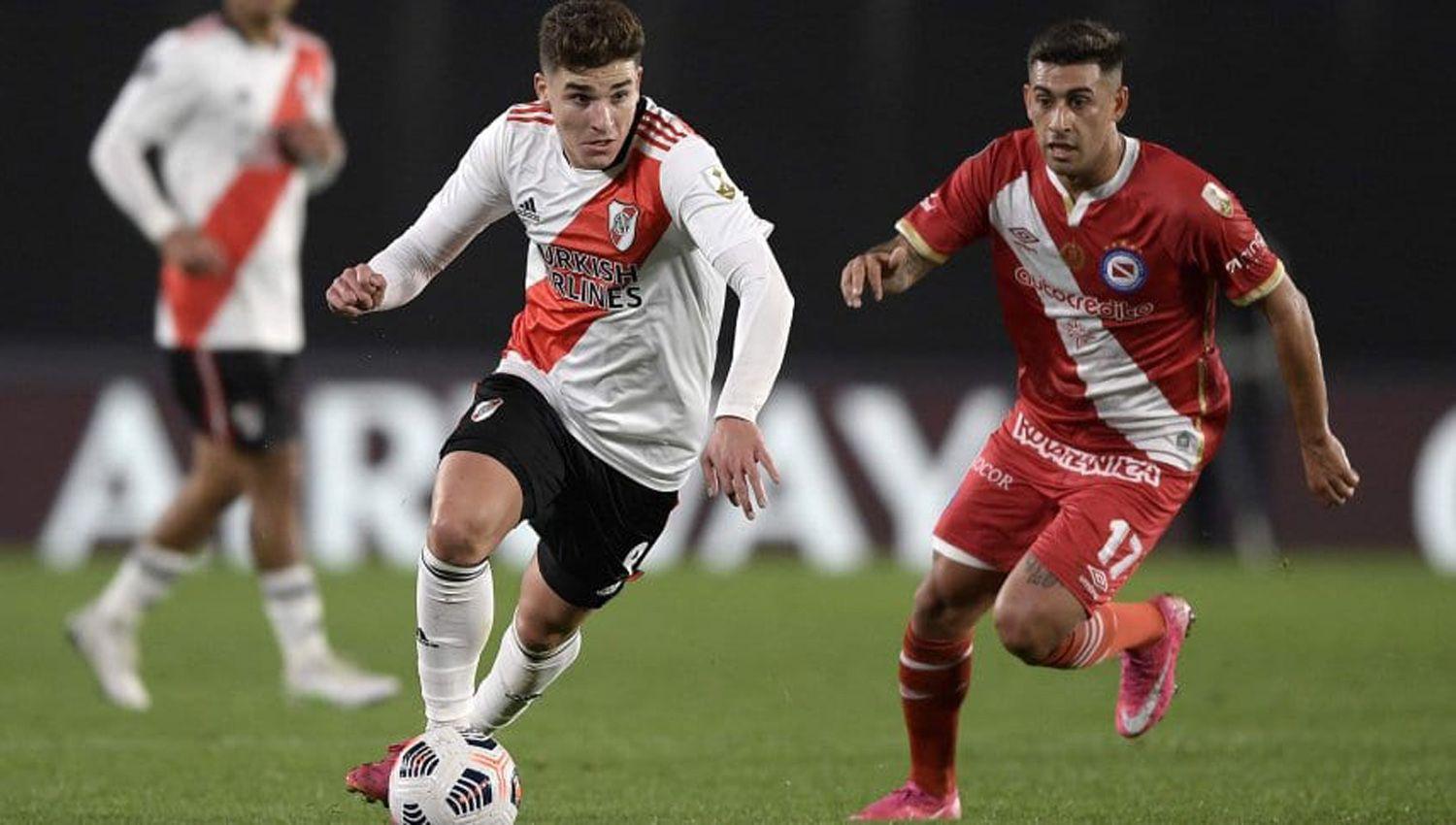 River no pudo con un duro Argentinos y la serie se define en La Paternal