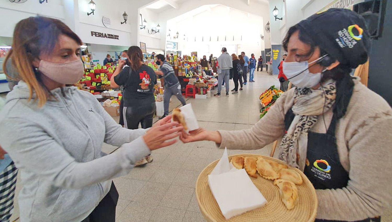 Turistas y también residentes de Las Termas saborearon ricas empanadas de chanfaina