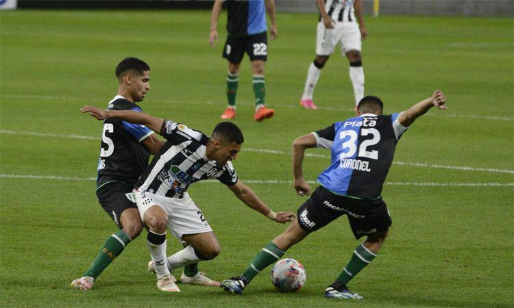 Central Coacuterdoba y Banfield empataron en el Estadio Madre de Ciudades