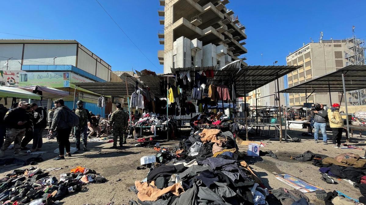 VIDEO- Lanzaron una bomba en un mercado iraquiacute y murieron maacutes de 30 personas
