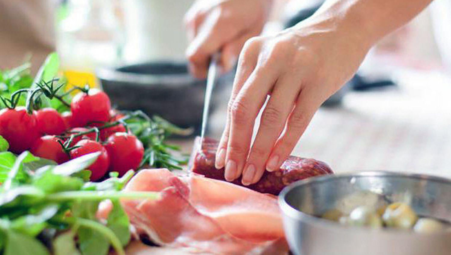 Video  ldquoNo puede atribuirse relacioacuten directa entre comer solo vegetales y el bajo riesgo al contraer Covidrdquo