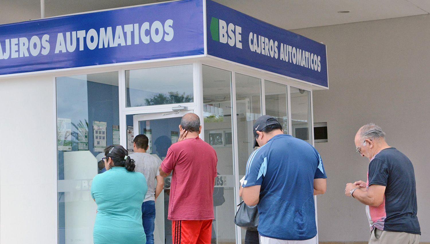 Anses- mantildeana continuaraacute el pago correspondiente a julio a los jubilados que cobran maacutes de 25923 pesos