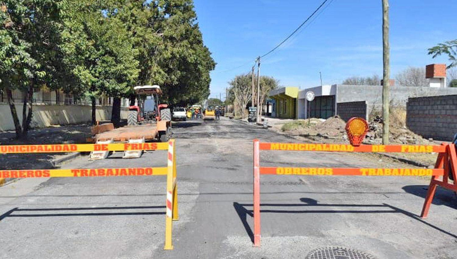 Con equipos de Vialidad provincial reparan calles pavimentadas en Friacuteas
