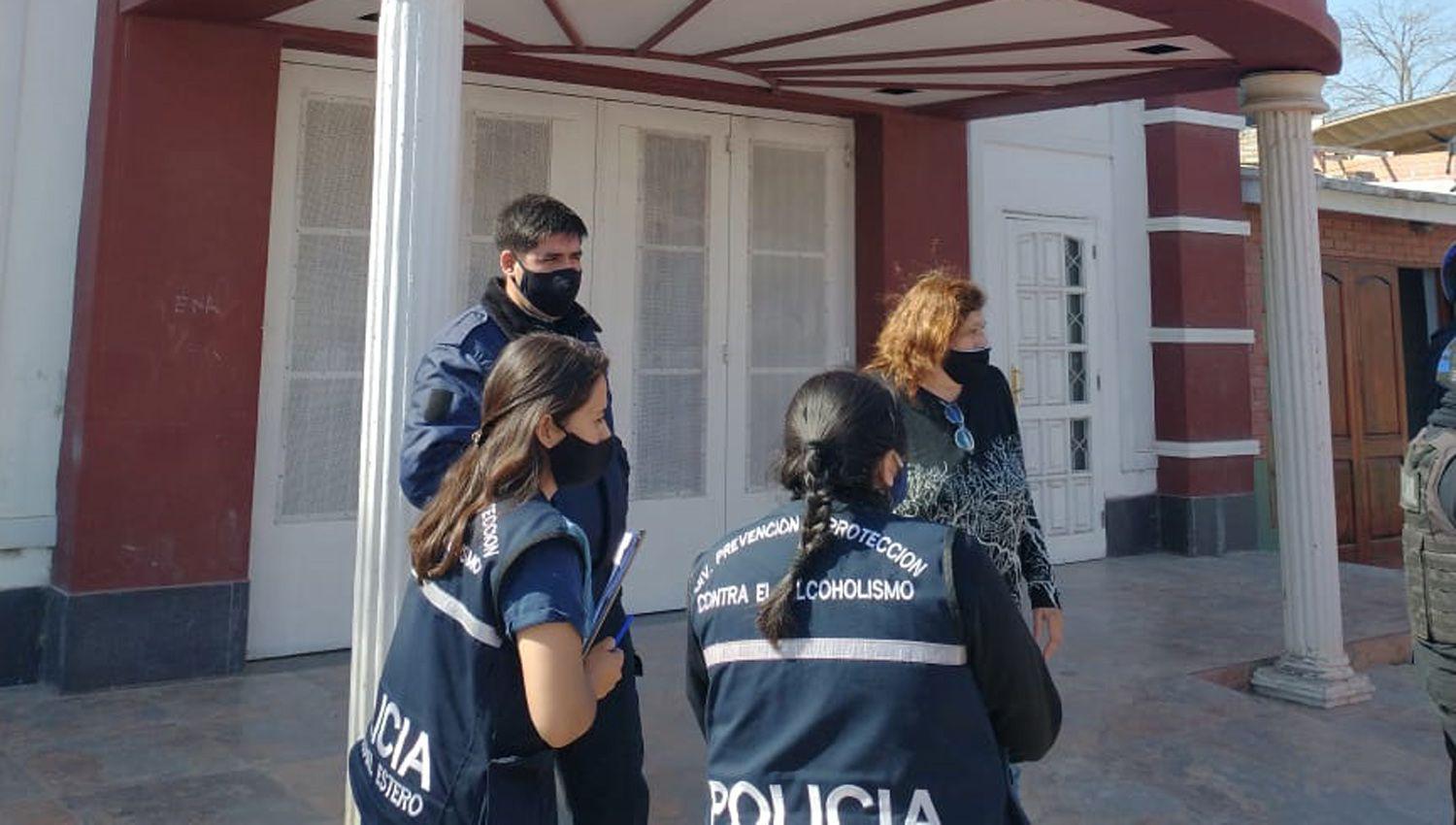 La policiacutea puso fin a dos fiestas clandestinas